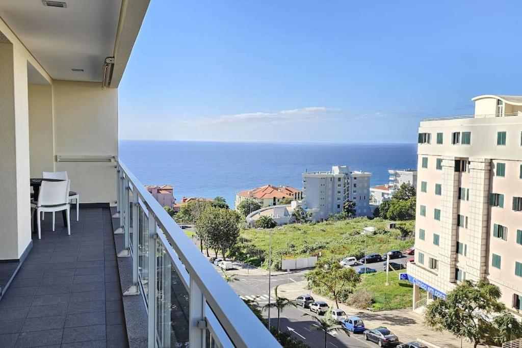 Vista Mar - Ac, Pool & Gym Lägenhet Funchal  Exteriör bild